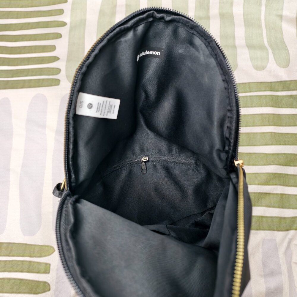 💕Lululemon All Night Festival Bag 5L - Black w/ Gold Hardware Crossbody Sling - Picture 6 of 7